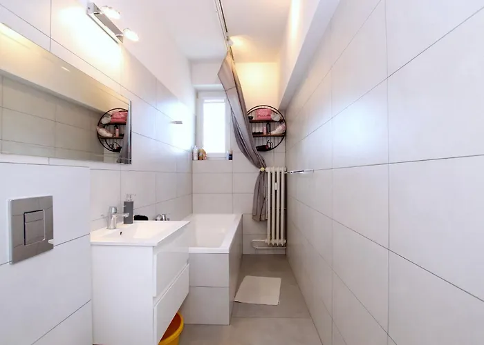 Perfect Location With Balcony Oldtown Apartment